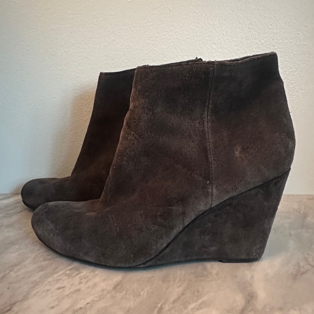 Dolce Vita Suede Wedge Ankle Boots Women’s Size 9